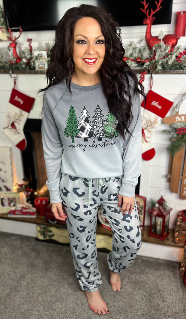 Merry Christmas Tree Ombre Pullover (S-2X)