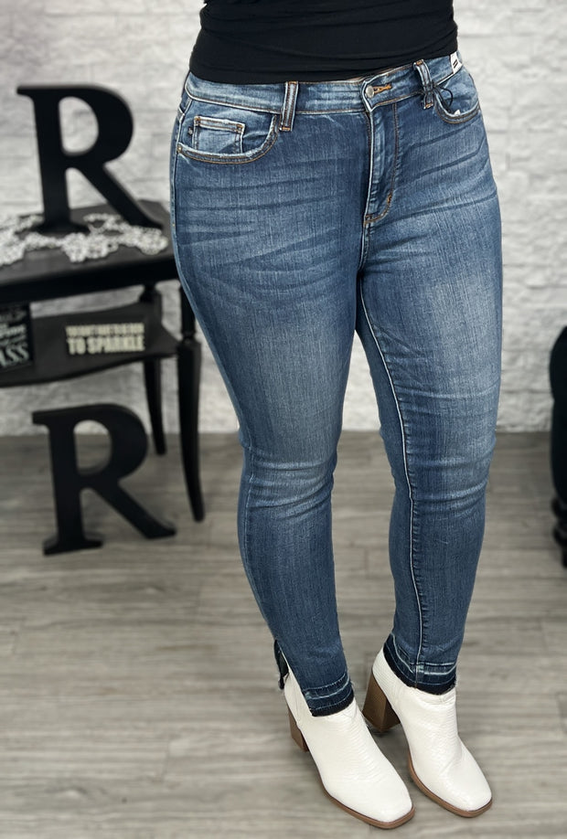 Judy Blue Side Slit Skinny Jeans w/Release Hem (8077307445541)